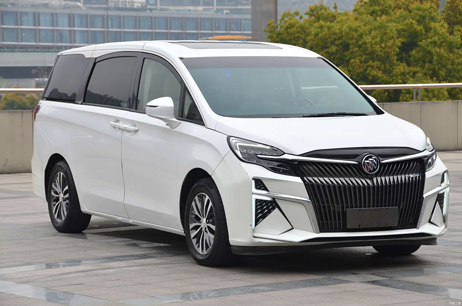 Buick GL8, 2022 3