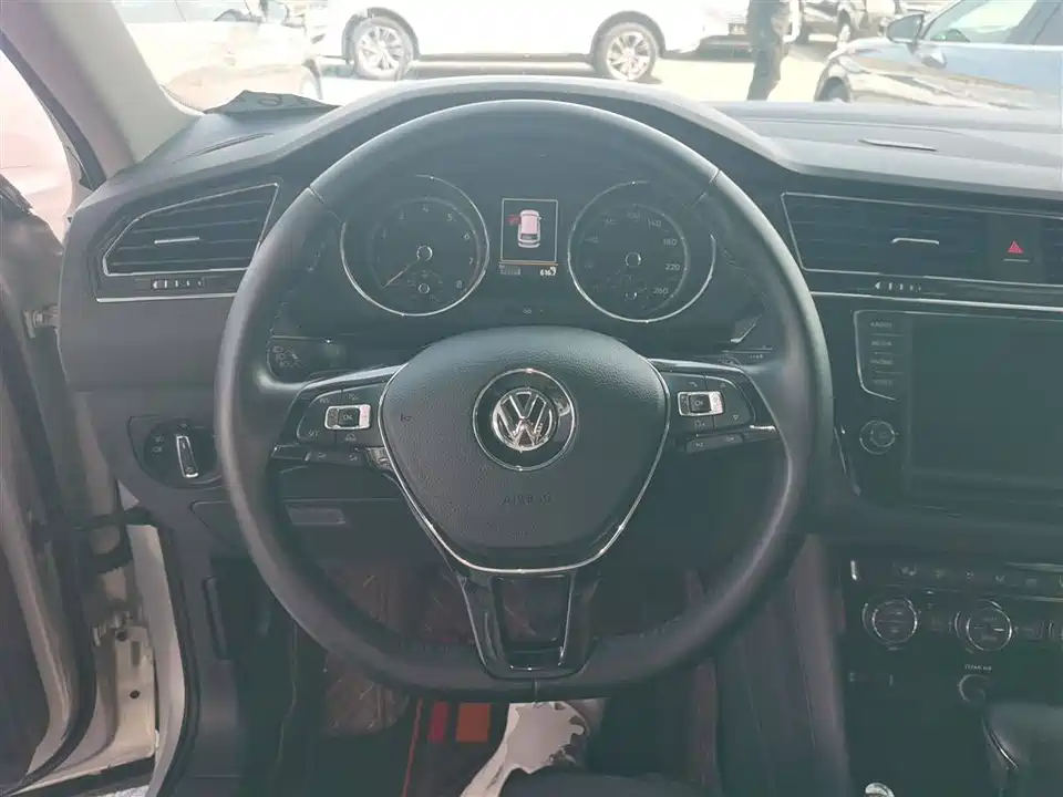 Volkswagen Tiguan L