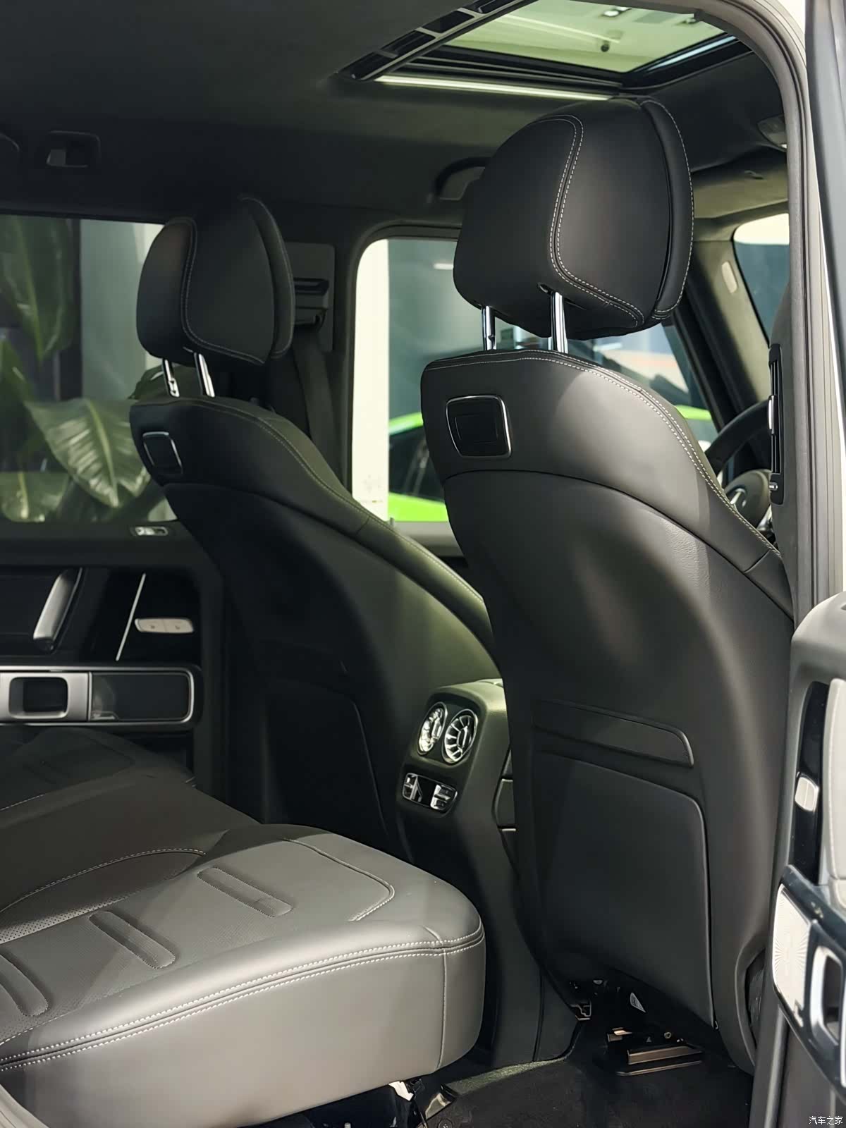 Mercedes-Benz G-Class, 2024 8