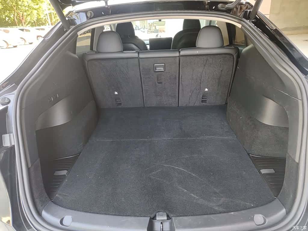 Tesla Model Y, 2023 19