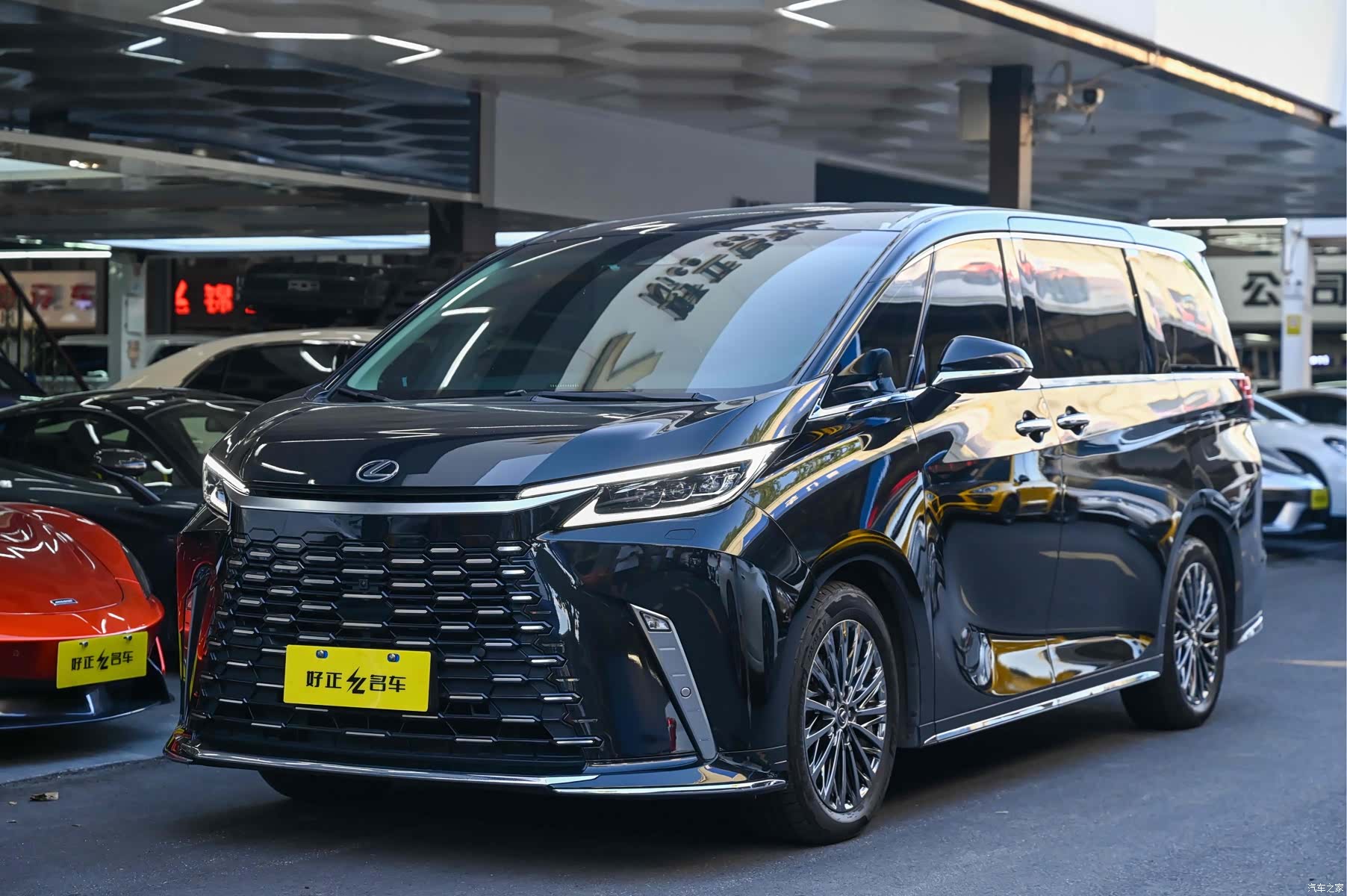 Lexus LM, 2024 1