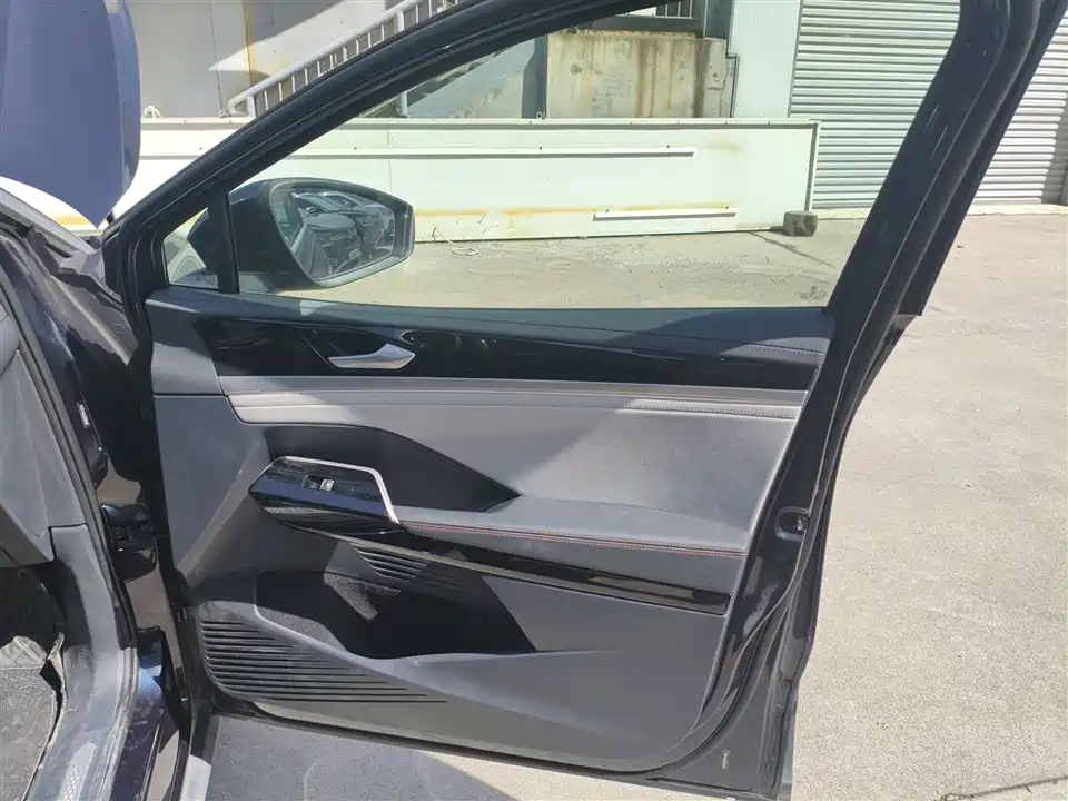 Volkswagen ID.6 CROZZ