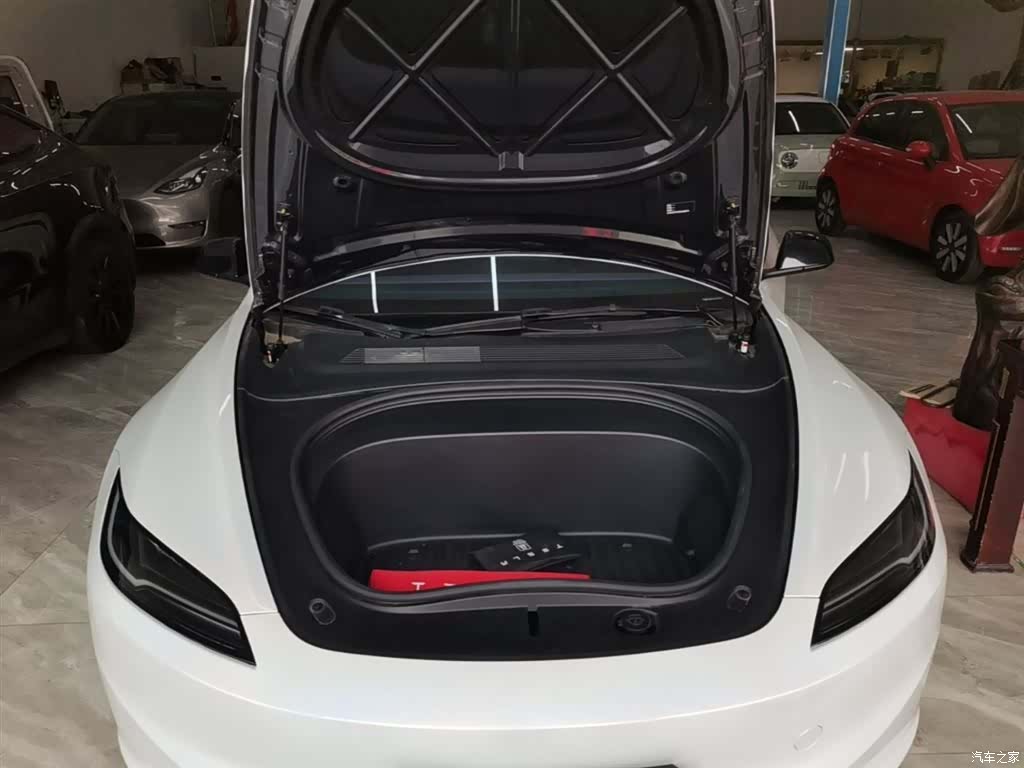 Tesla Model 3, 2025 20