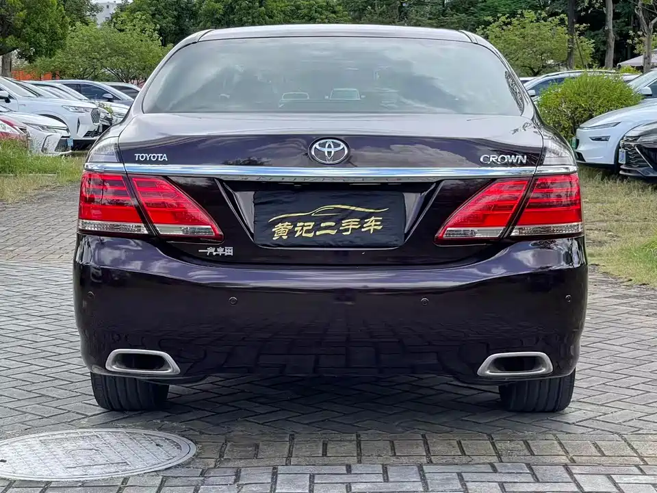 Toyota crown
