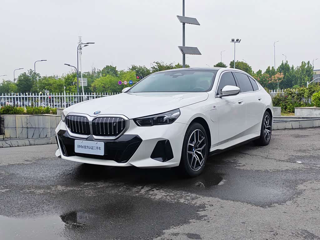 BMW i5