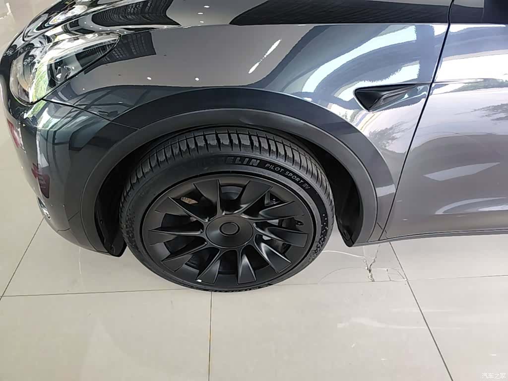 Tesla Model Y, 2024 23
