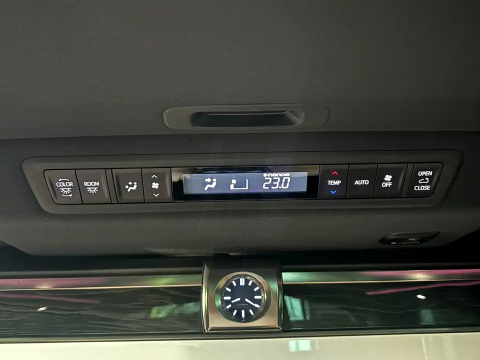 Lexus LM