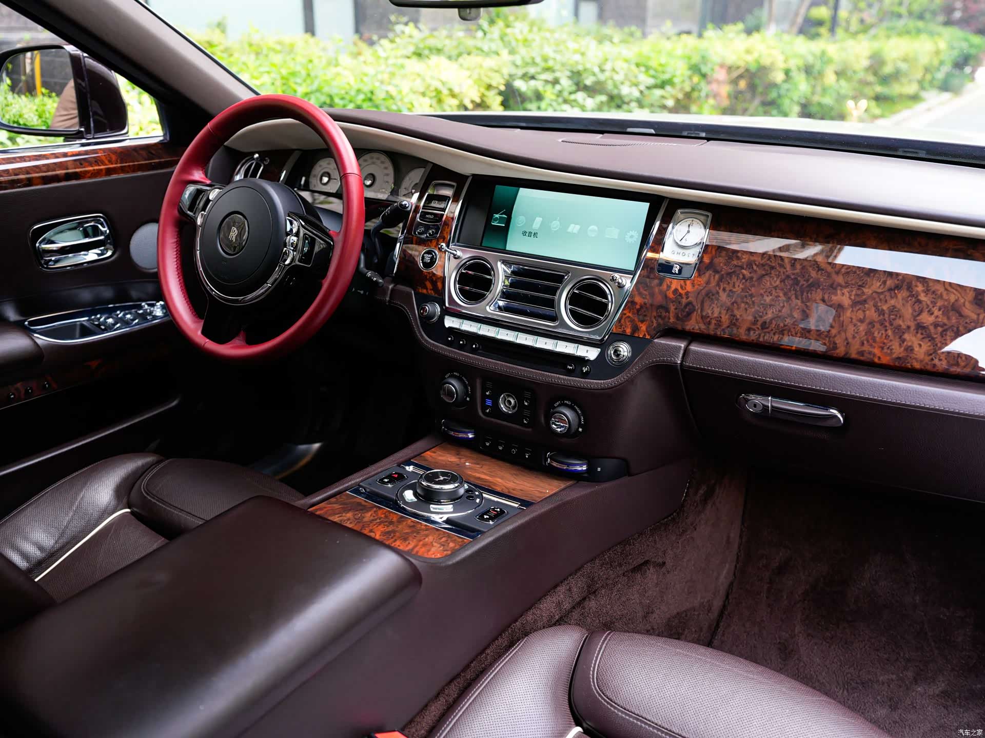 Rolls-Royce Ghost, 2016 7