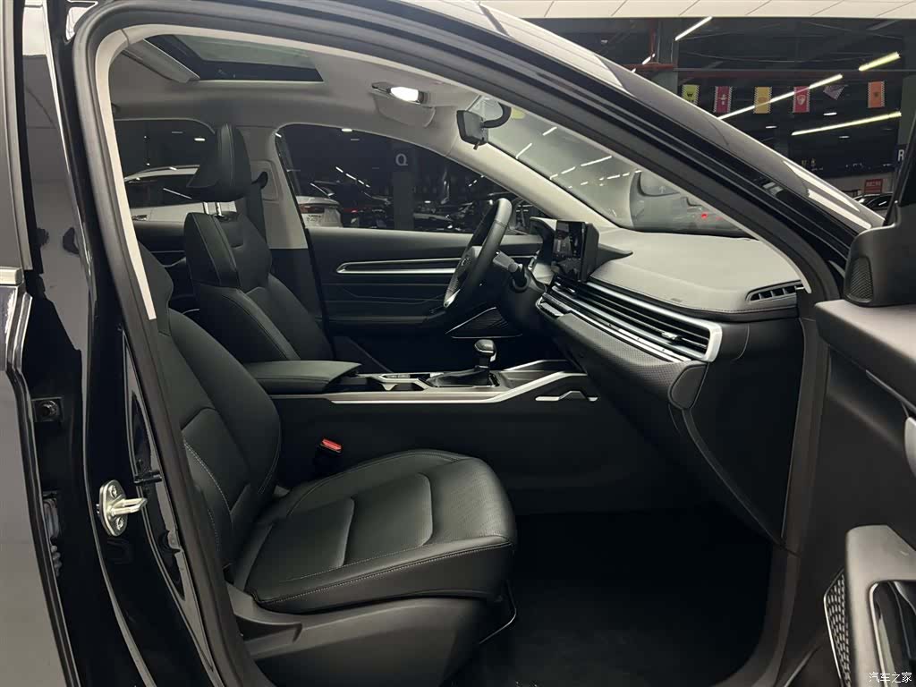 Geely Emgrand, 2022 9