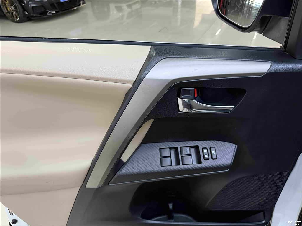 Toyota RAV4, 2016 10