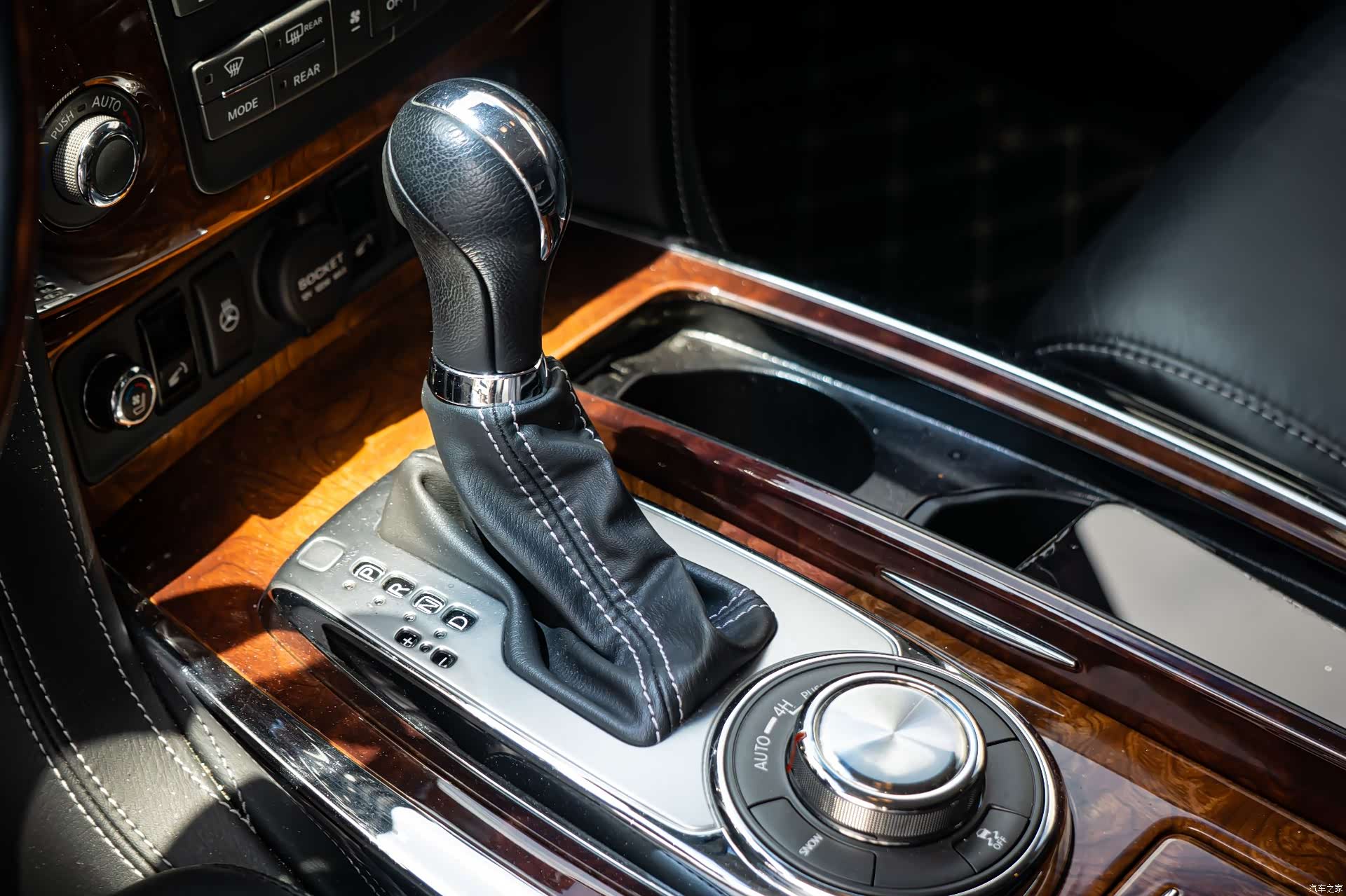 Infiniti QX80, 2017 24