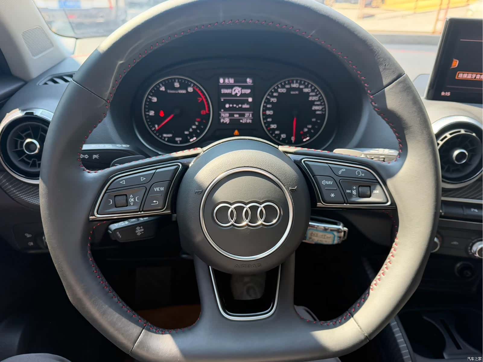 Audi Q2L, 2022 8