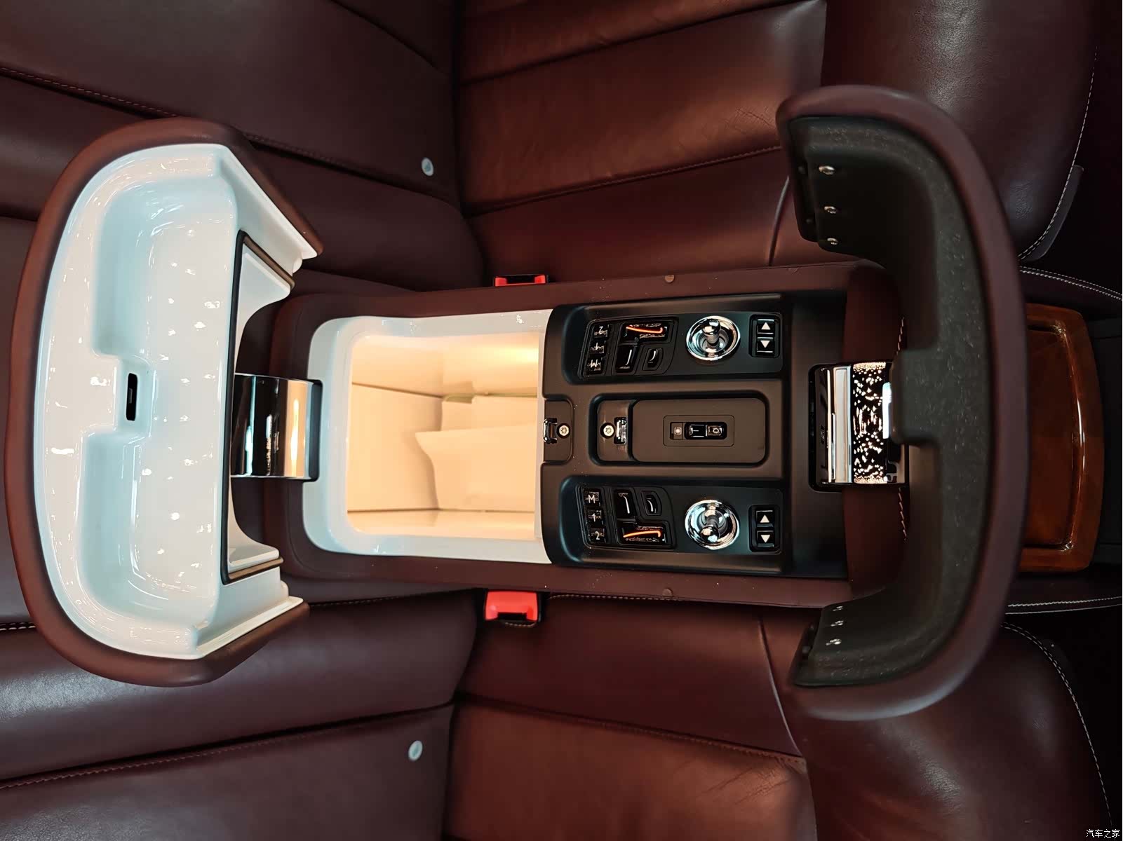 Rolls-Royce Phantom, 2016 26