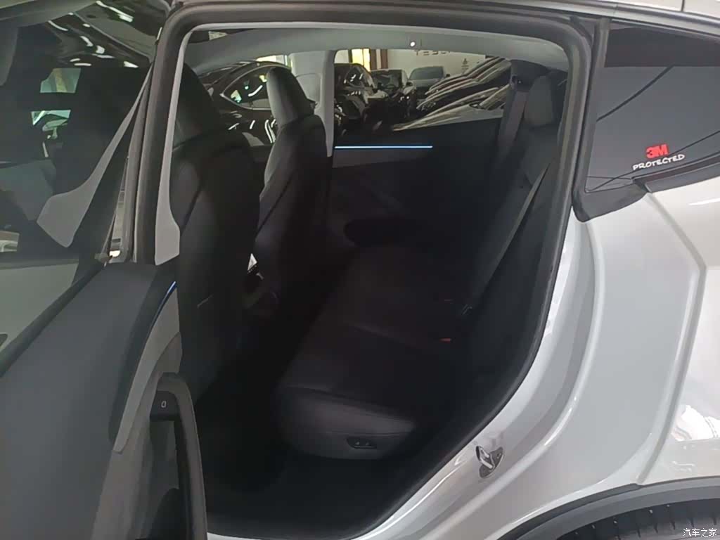 Tesla Model Y, 2025 17