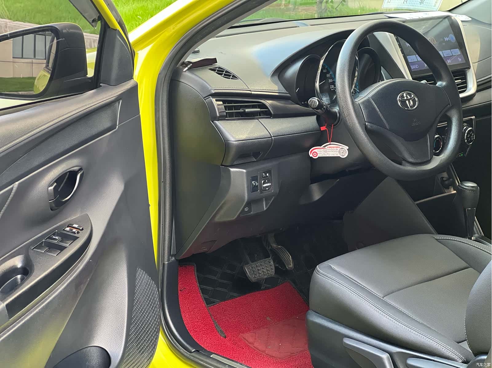 Toyota YARiS L, 2017 6