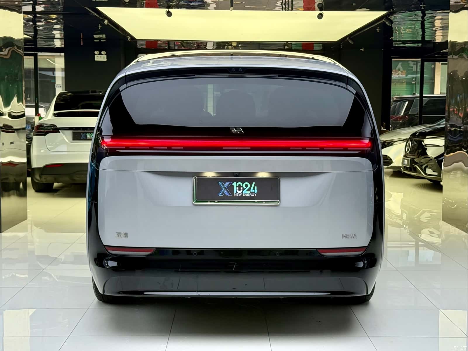 Li Auto MEGA, 2024 14