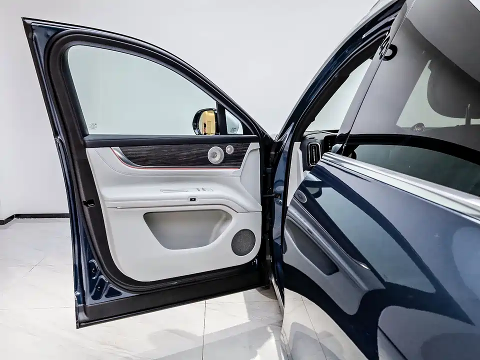 AITO Ask the world M9