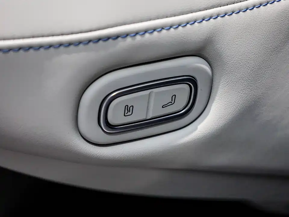 AITO Ask the world M9