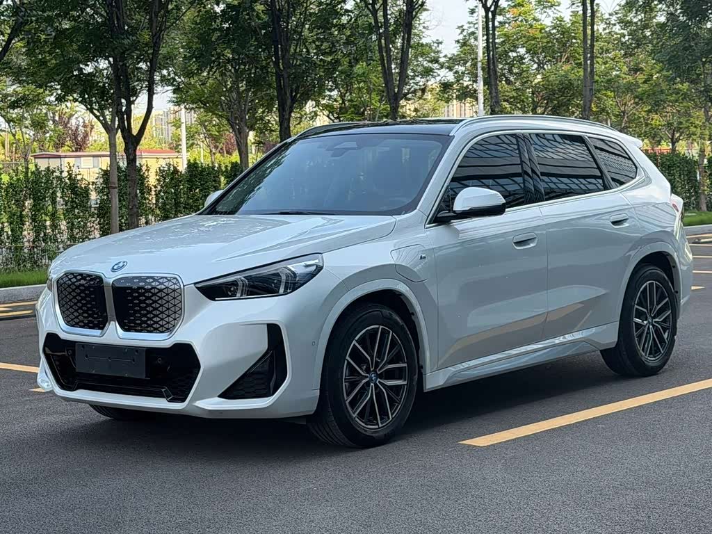 BMW iX1
