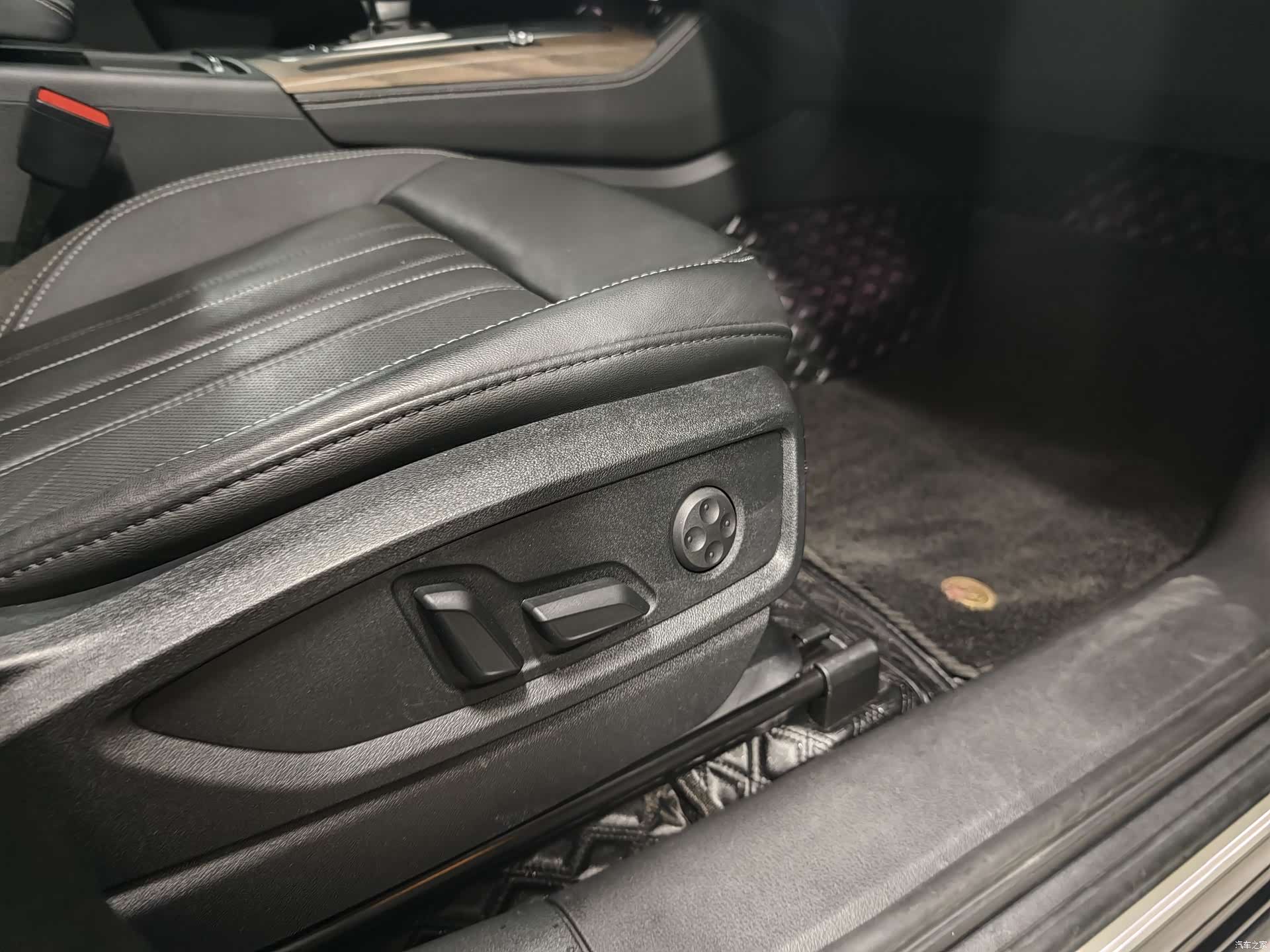 Audi Q5L, 2022 10
