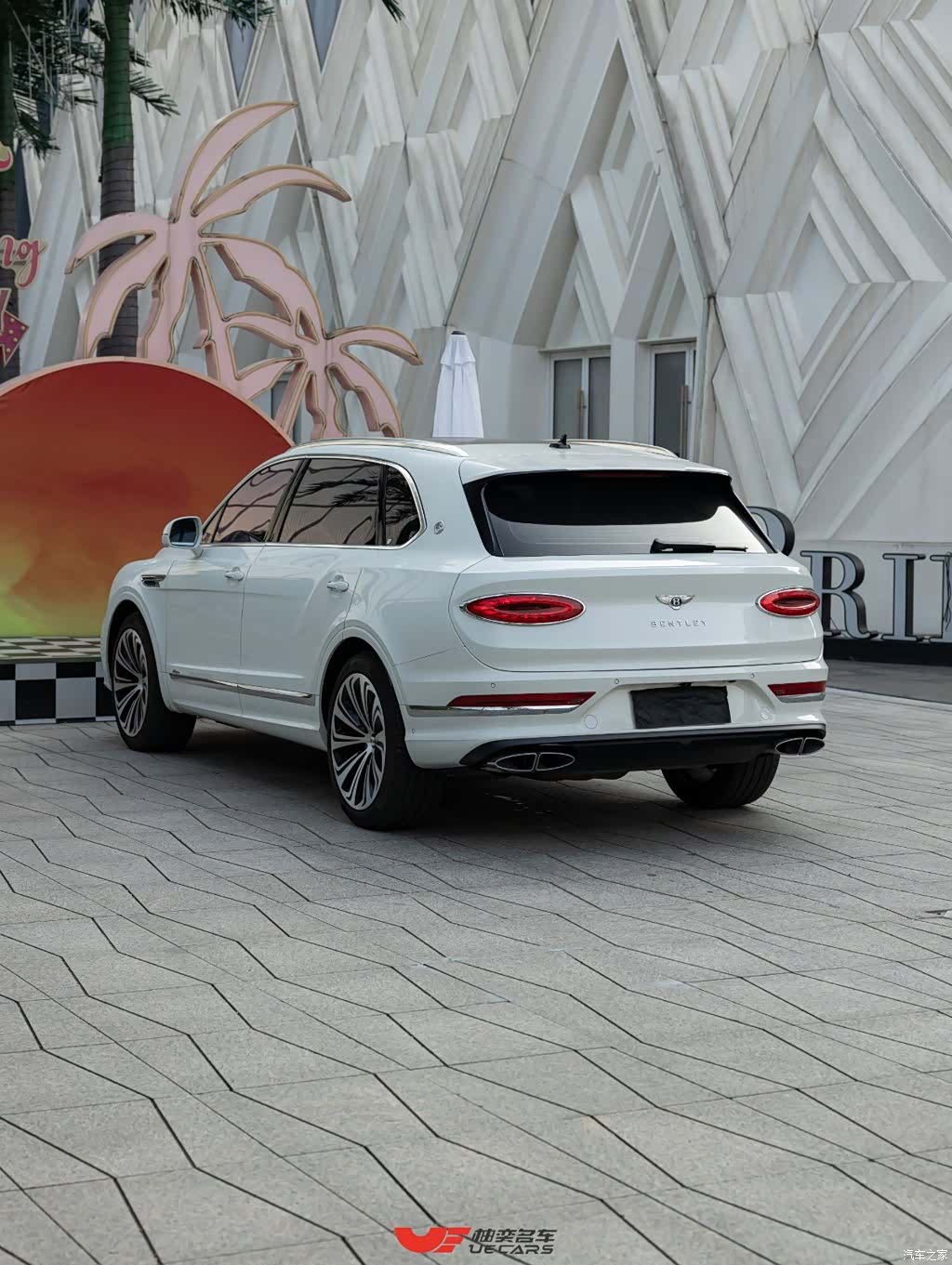 Bentley Bentayga, 2026 все фото