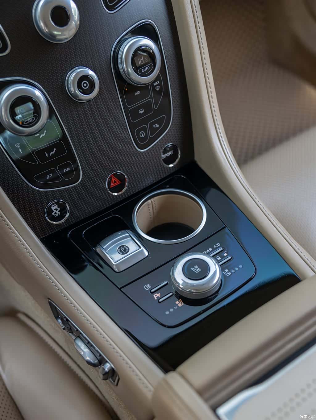 Aston Martin Rapide, 2019 14