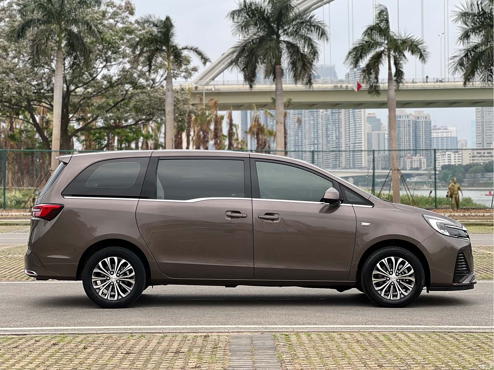 Buick GL8, 2022 8