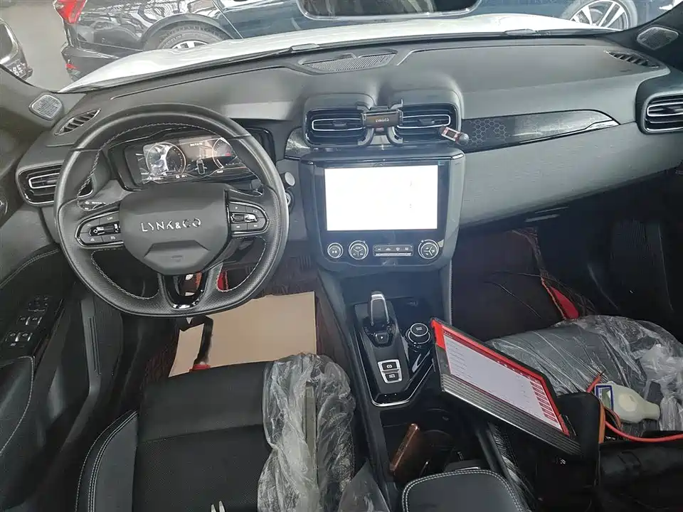 Lynk & Co 03