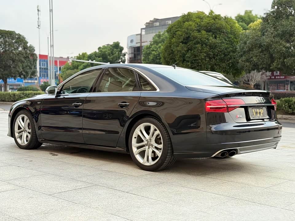 Audi S8