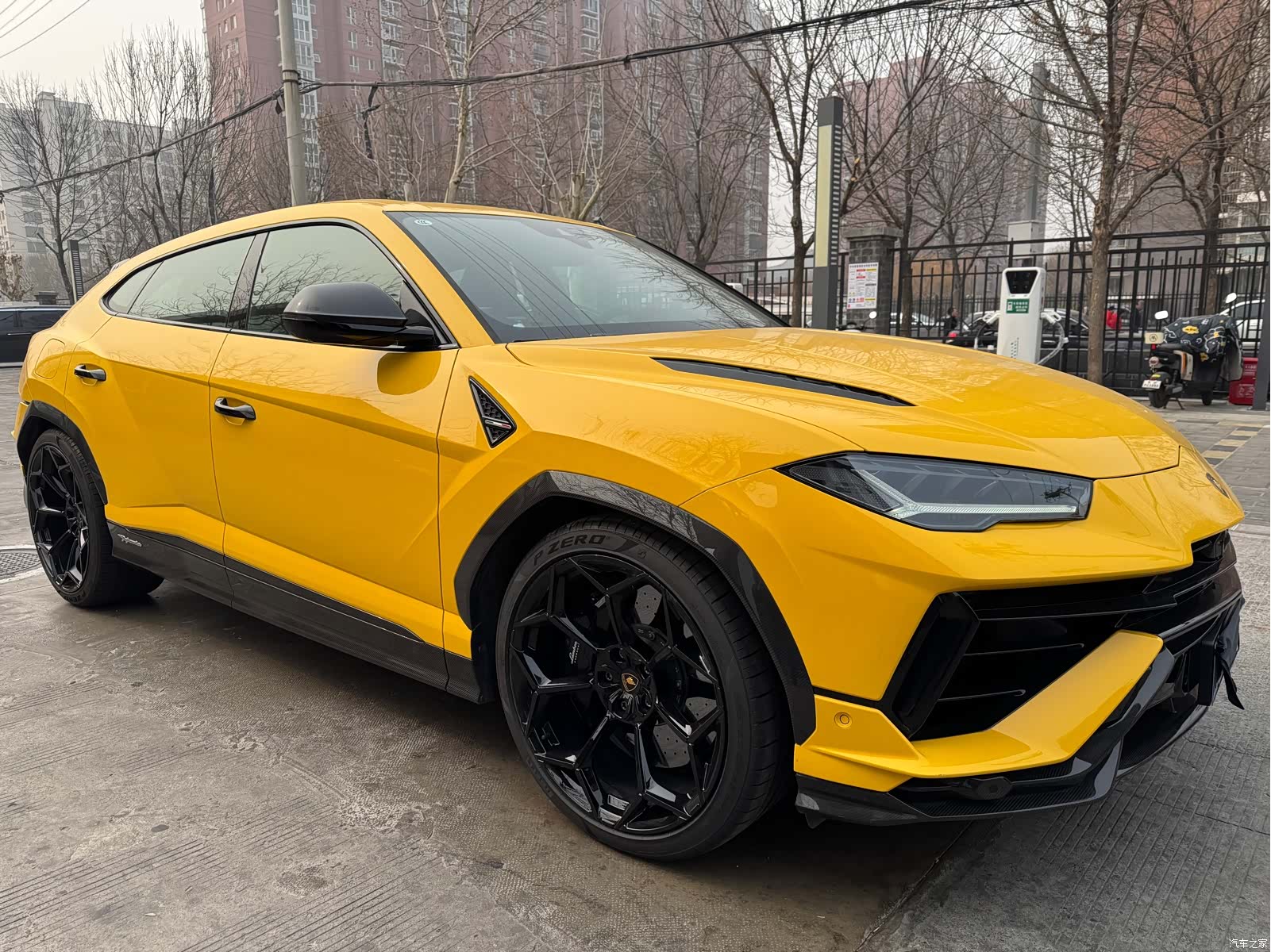 Lamborghini Urus, 2023 3