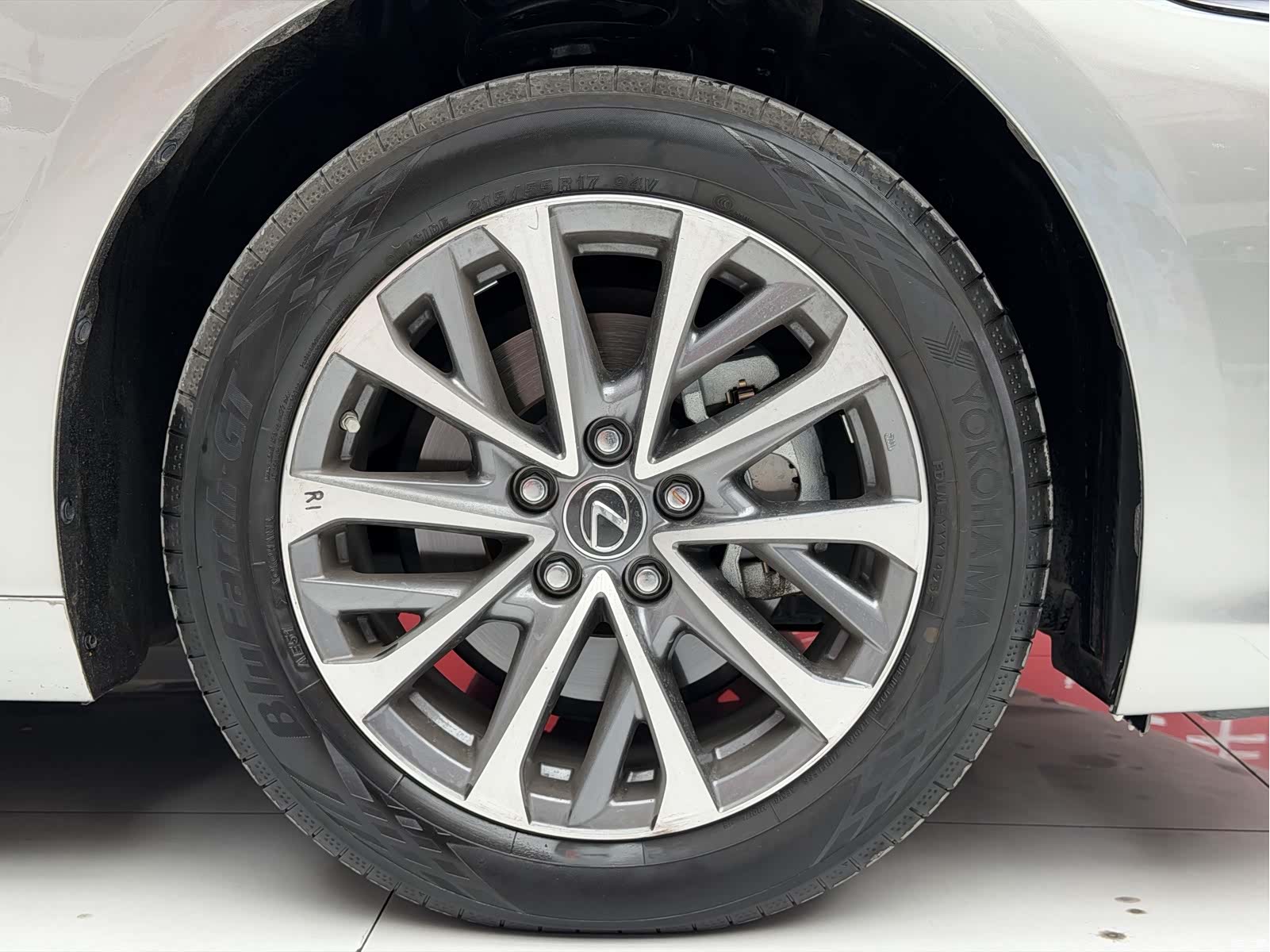 Lexus ES, 2025 18