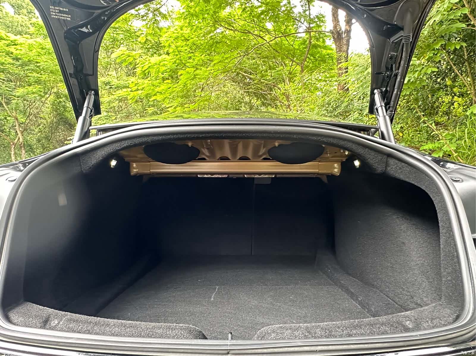 Tesla Model 3, 2025 20