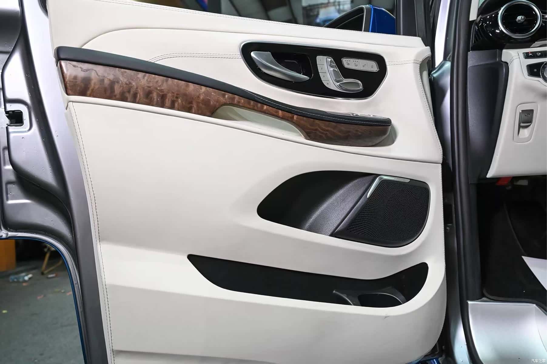 Mercedes-Benz V-Class, 2020 19