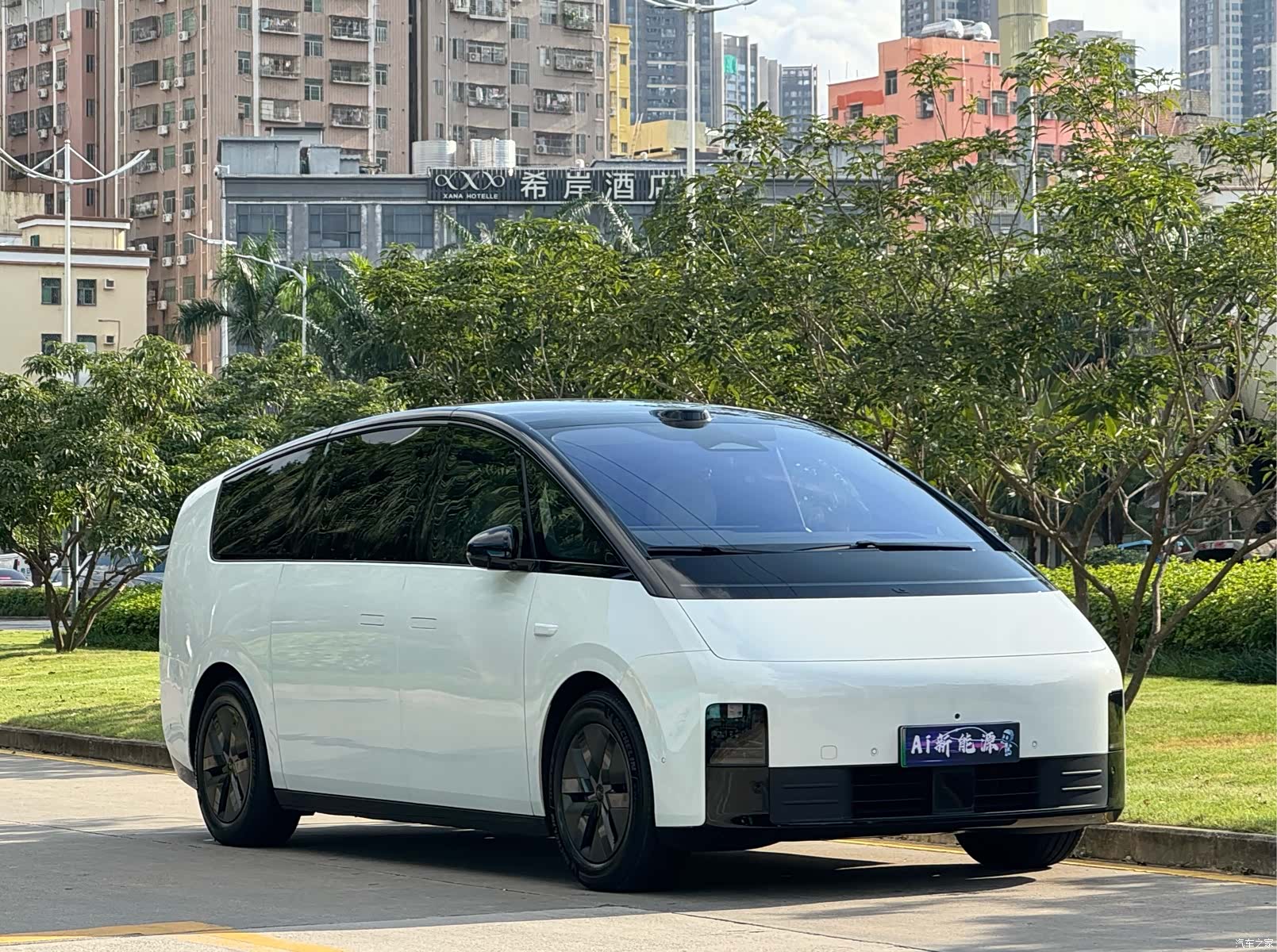 Li Auto MEGA, 2025 3