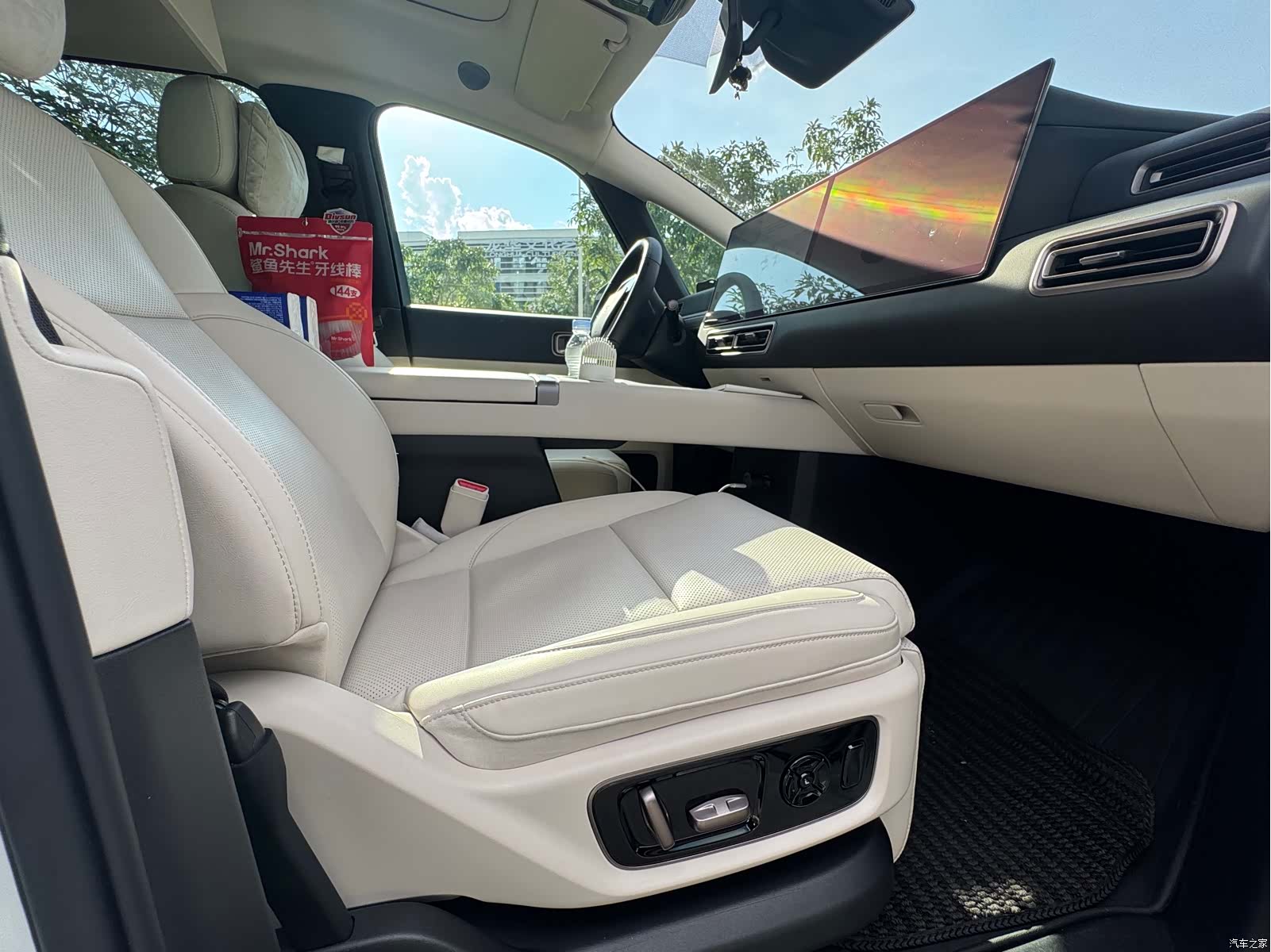 Li Auto MEGA, 2025 13