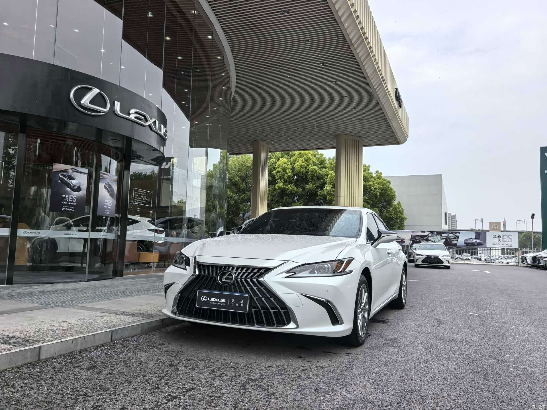 Lexus ES, 2022 1