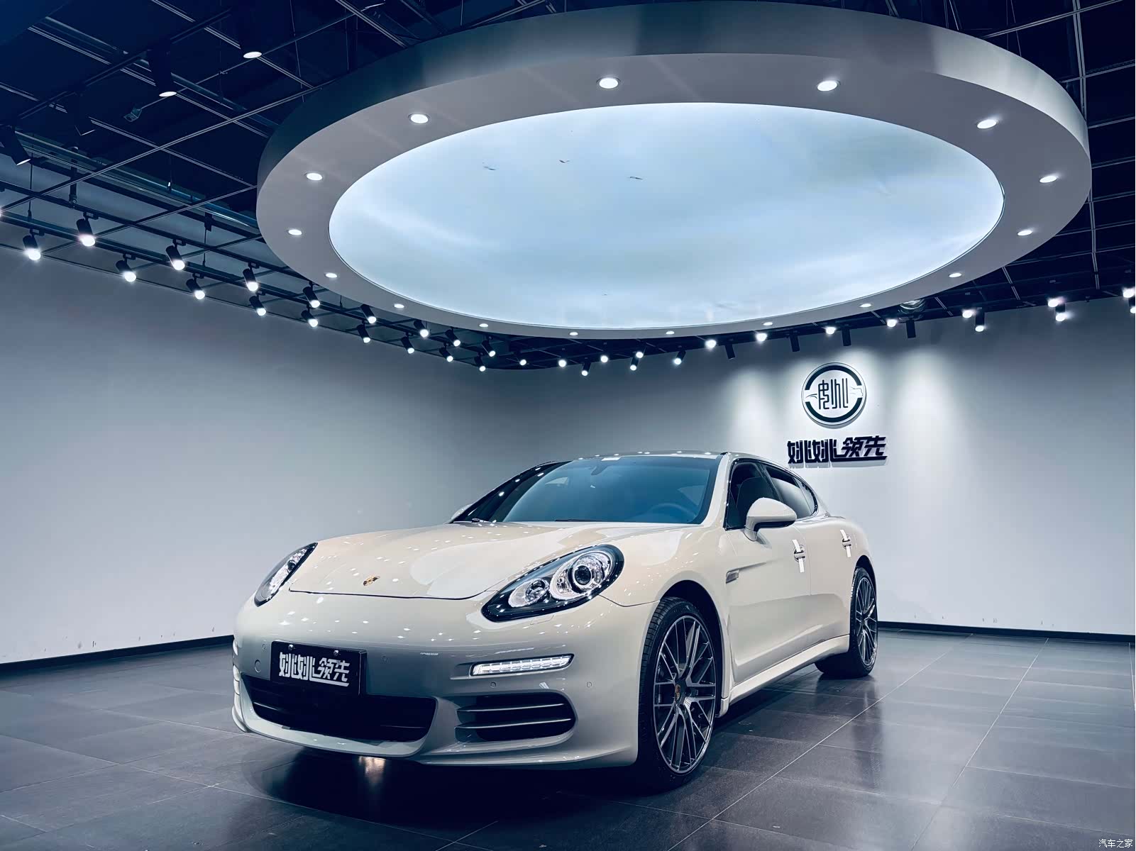 Porsche Panamera, 2014 1
