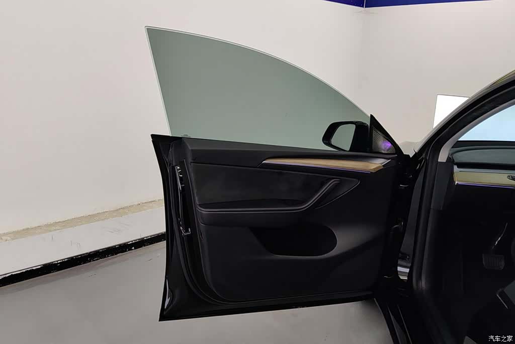 Tesla Model Y, 2023 7