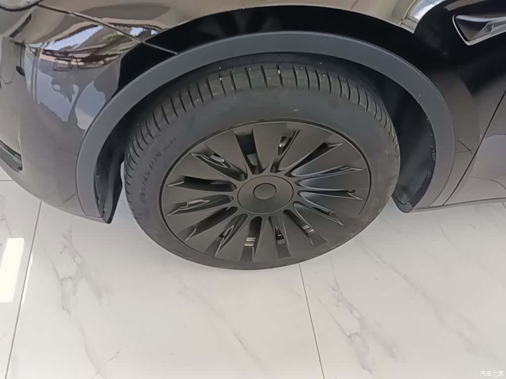 Tesla Model Y, 2023 23