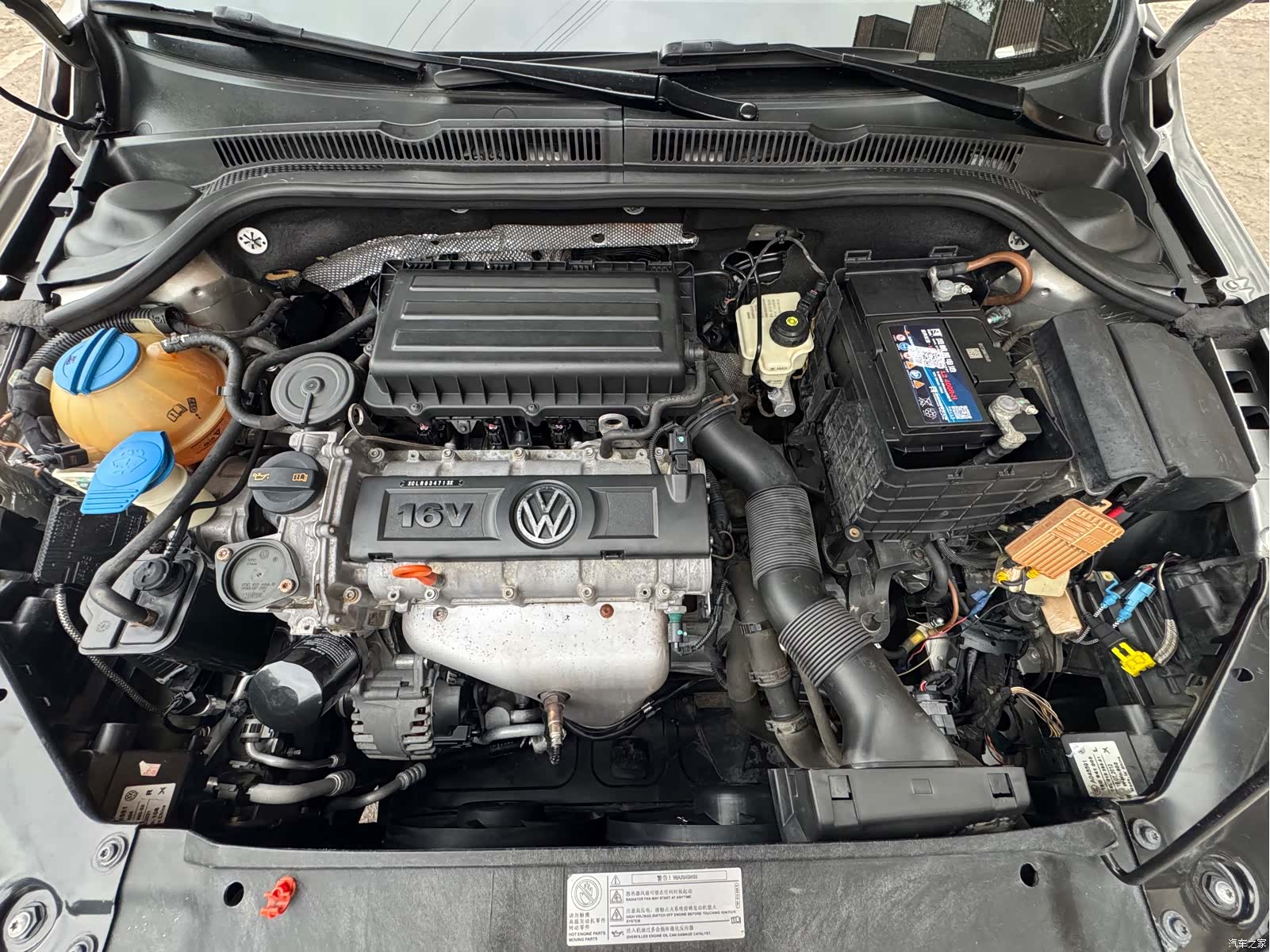 Volkswagen Sagitar, 2012 11