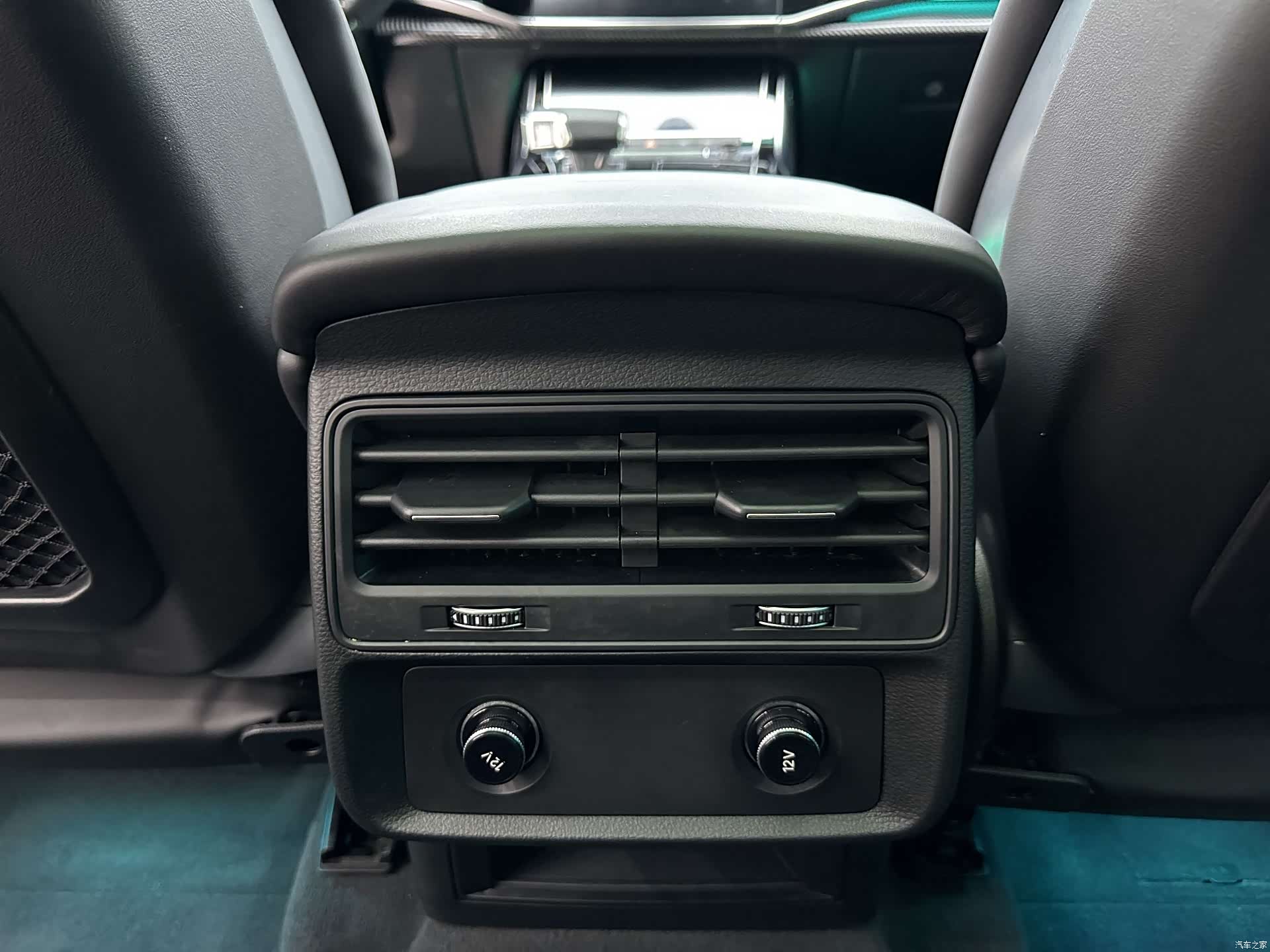 Audi Q8, 2025 19