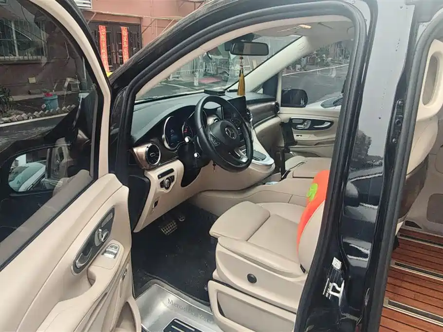 Mercedes-Benz V-class