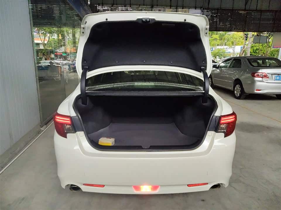 Toyota Reiz