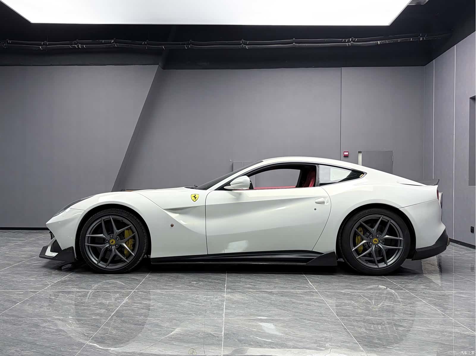 Ferrari F12ber, 2014 6