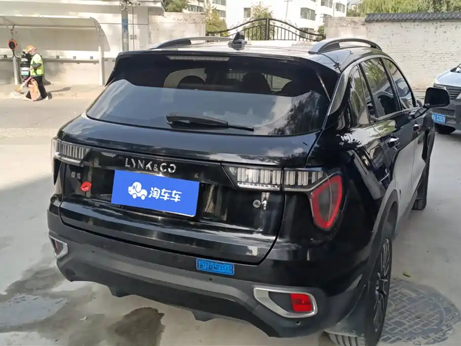 Lynk & Co 01