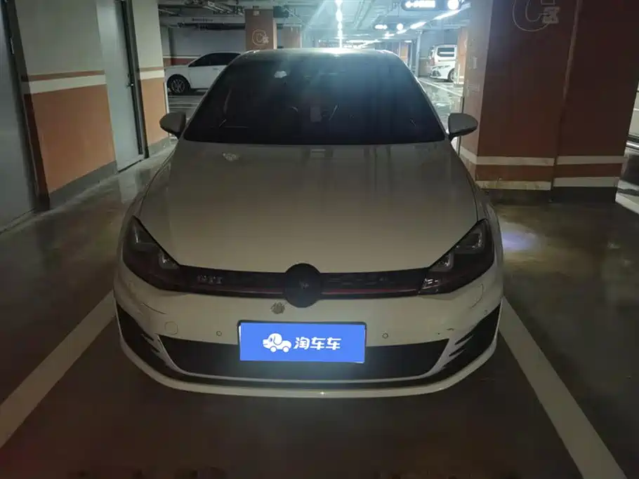 Volkswagen Golf GTI