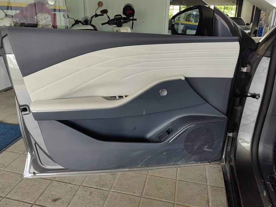 Geely Galaxy Galaxy E8