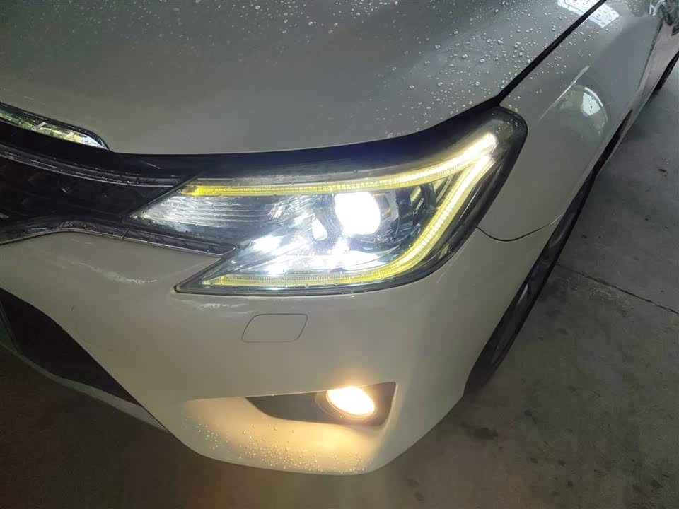 Toyota Reiz