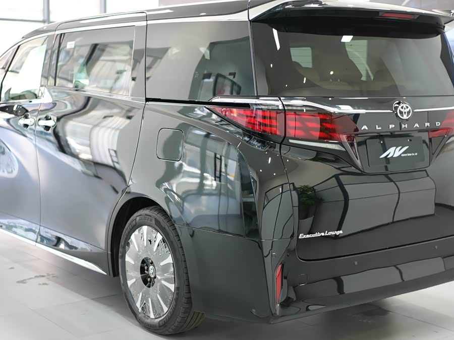 Toyota Alphard 2024, фото 3