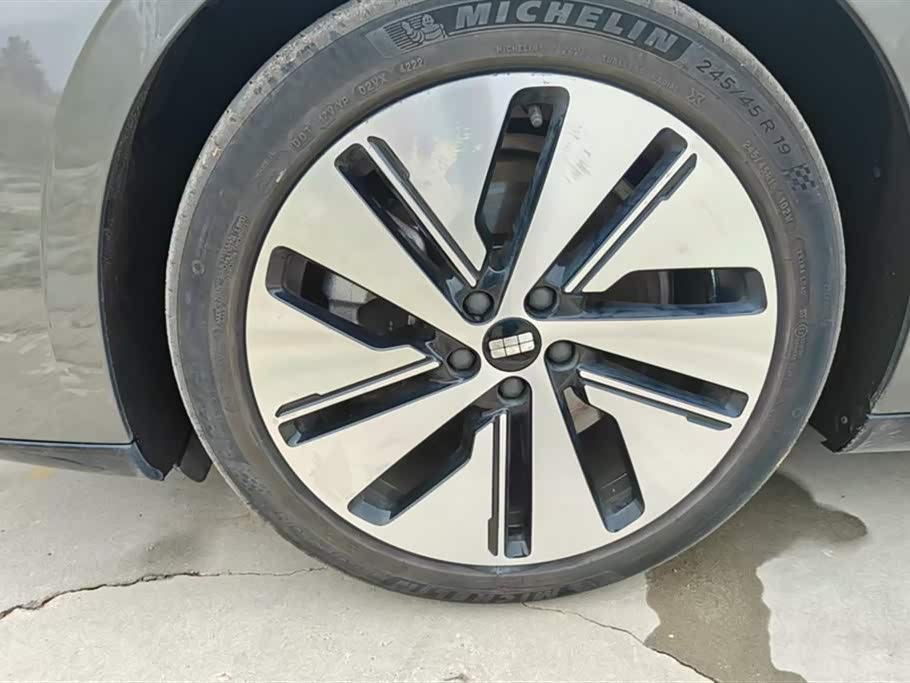 Geely Galaxy Galaxy E8